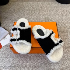 HERMES 爱马仕大象灰麂皮羊羔毛双扣外穿拖鞋26ss 轻奢秋冬氛围感王者 爱马仕加绒拖慵懒感拉满 经典大象灰麂皮高级 HERMES 爱马仕大象灰麂皮羊羔毛双扣外穿拖鞋26ss 轻奢秋冬氛围感王者 爱马仕加绒拖慵懒感拉满 经典大象灰麂皮高级