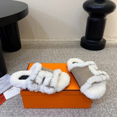 HERMES 爱马仕大象灰麂皮羊羔毛双扣外穿拖鞋26ss 轻奢秋冬氛围感王者 爱马仕加绒拖慵懒感拉满 经典大象灰麂皮高级 HERMES 爱马仕大象灰麂皮羊羔毛双扣外穿拖鞋26ss 轻奢秋冬氛围感王者 爱马仕加绒拖慵懒感拉满 经典大象灰麂皮高级