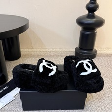 CHANEL 香奈儿黑白撞色双C羊羔毛厚底一字拖26ss 黑白经典永不过时 香奈儿外穿毛毛拖封神 黑底白标撞色设计,高级 CHANEL 香奈儿黑白撞色双C羊羔毛厚底一字拖26ss 黑白经典永不过时 香奈儿外穿毛毛拖封神 黑底白标撞色设计,高级