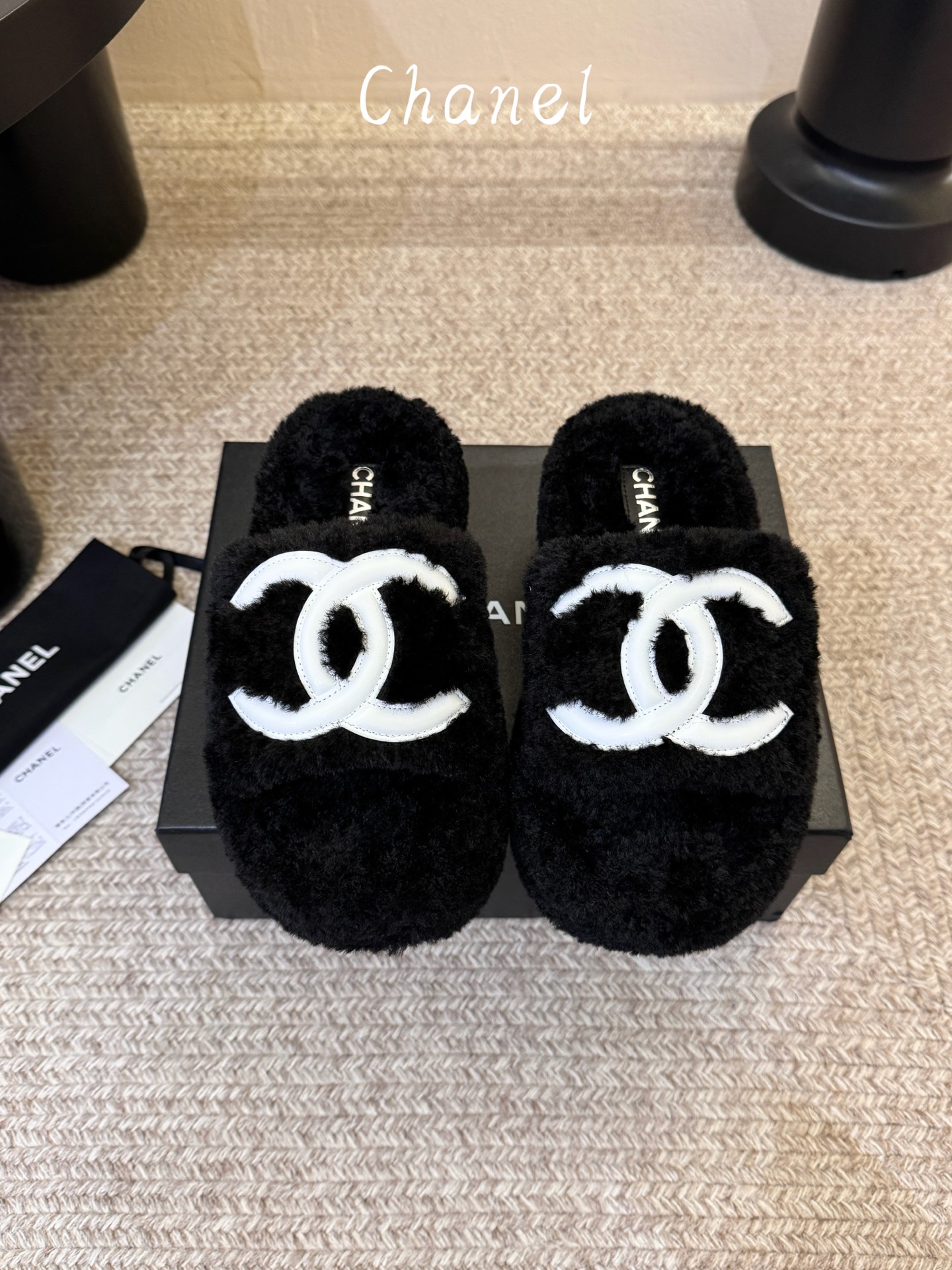 CHANEL 香奈儿黑白撞色双C羊羔毛厚底一字拖26ss 黑白经典永不过时 香奈儿外穿毛毛拖封神 黑底白标撞色设计，高级