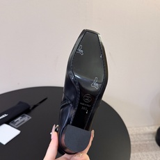 Chanel|小香26ss秋冬最新款方头高跟 时装短靴 经典双C金属徽标,低调奢华点睛之笔 方头+粗跟设计,稳重又时髦 Chanel|小香26ss秋冬最新款方头高跟 时装短靴 经典双C金属徽标,低调奢华点睛之笔 方头+粗跟设计,稳重又时髦