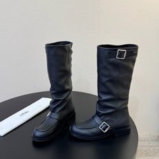 Unfoli* 𝟐𝟔𝐀𝐖秋冬新品 搭扣堆褶长靴|松弛复古奔赴旷野氛围感 西部随性气质揉进靴筒轮廓 每一步都带着随性不羁 Unfoli* 𝟐𝟔𝐀𝐖秋冬新品 搭扣堆褶长靴|松弛复古奔赴旷野氛围感 西部随性气质揉进靴筒轮廓 每一步都带着随性不羁