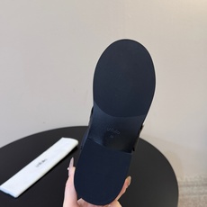 Unfoli* 𝟐𝟔𝐀𝐖秋冬新品 搭扣堆褶长靴|松弛复古奔赴旷野氛围感 西部随性气质揉进靴筒轮廓 每一步都带着随性不羁 Unfoli* 𝟐𝟔𝐀𝐖秋冬新品 搭扣堆褶长靴|松弛复古奔赴旷野氛围感 西部随性气质揉进靴筒轮廓 每一步都带着随性不羁