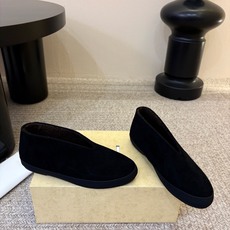 the row单鞋一定要收了它 有一丢高级又简约的感觉其实除了好看以外它的舒适度真的是好穿到舍不得脱下来啦!搭配牛仔裤 the row单鞋一定要收了它 有一丢高级又简约的感觉其实除了好看以外它的舒适度真的是好穿到舍不得脱下来啦!搭配牛仔裤