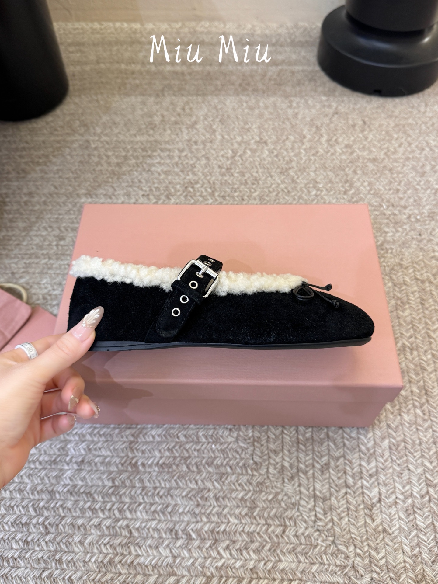 miumiu秋冬新款玛丽珍芭蕾舞鞋进口羊毛雪地靴棉鞋单鞋 简约造型,超轻原版开模鞋底,脚感妥妥满分 好穿好搭, 鞋面:进 miumiu秋冬新款玛丽珍芭蕾舞鞋进口羊毛雪地靴棉鞋单鞋 简约造型,超轻原版开模鞋底,脚感妥妥满分 好穿好搭, 鞋面:进