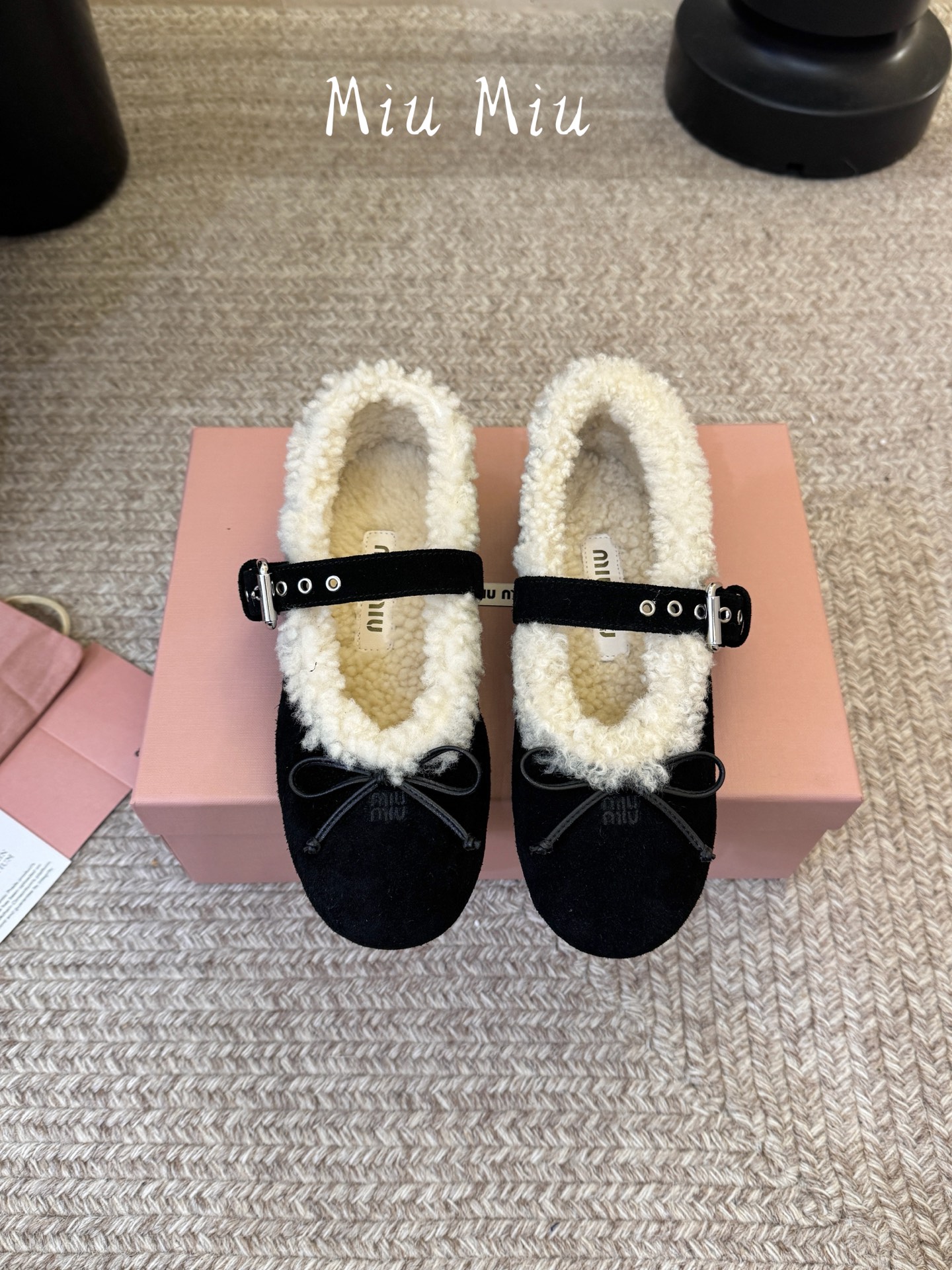 miumiu秋冬新款玛丽珍芭蕾舞鞋进口羊毛雪地靴棉鞋单鞋 简约造型，超轻原版开模鞋底，脚感妥妥满分 好穿好搭， 鞋面：进