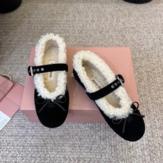 miumiu秋冬新款玛丽珍芭蕾舞鞋进口羊毛雪地靴棉鞋单鞋 简约造型,超轻原版开模鞋底,脚感妥妥满分 好穿好搭, 鞋面:进 miumiu秋冬新款玛丽珍芭蕾舞鞋进口羊毛雪地靴棉鞋单鞋 简约造型,超轻原版开模鞋底,脚感妥妥满分 好穿好搭, 鞋面:进