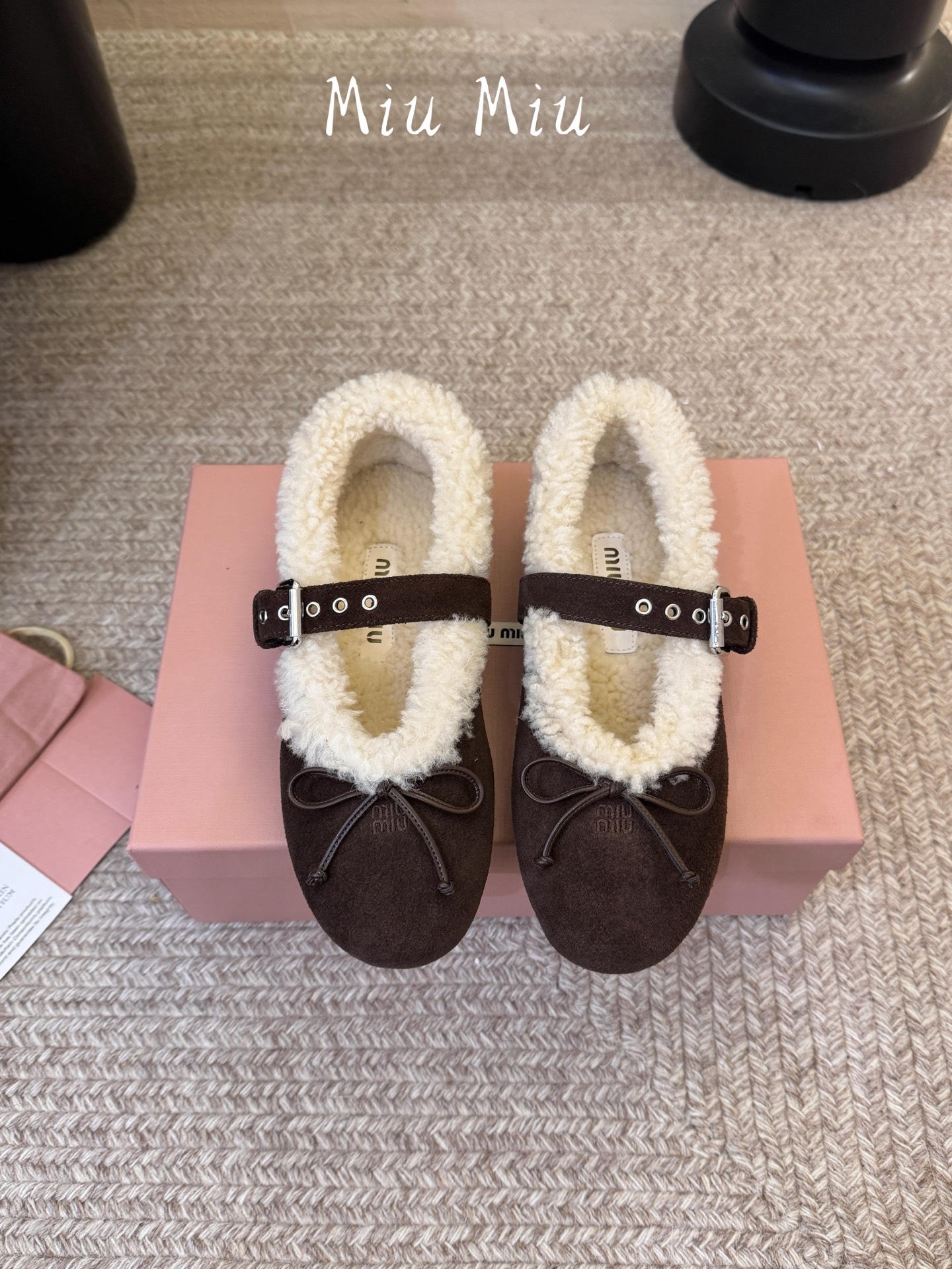 miumiu秋冬新款玛丽珍芭蕾舞鞋进口羊毛雪地靴棉鞋单鞋 简约造型，超轻原版开模鞋底，脚感妥妥满分 好穿好搭， 鞋面：进