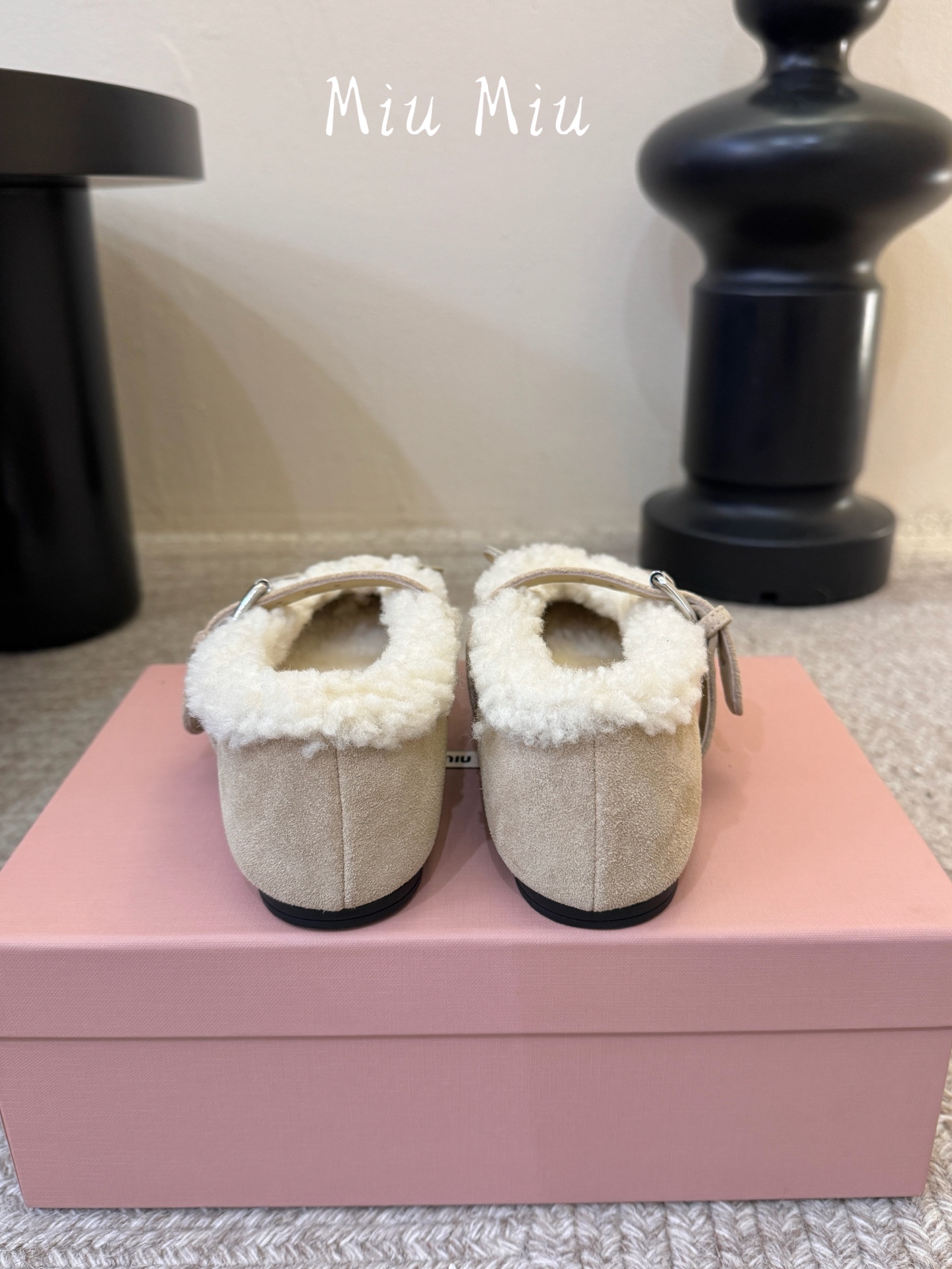 miumiu秋冬新款玛丽珍芭蕾舞鞋进口羊毛雪地靴棉鞋单鞋 简约造型,超轻原版开模鞋底,脚感妥妥满分 好穿好搭, 鞋面:进 miumiu秋冬新款玛丽珍芭蕾舞鞋进口羊毛雪地靴棉鞋单鞋 简约造型,超轻原版开模鞋底,脚感妥妥满分 好穿好搭, 鞋面:进
