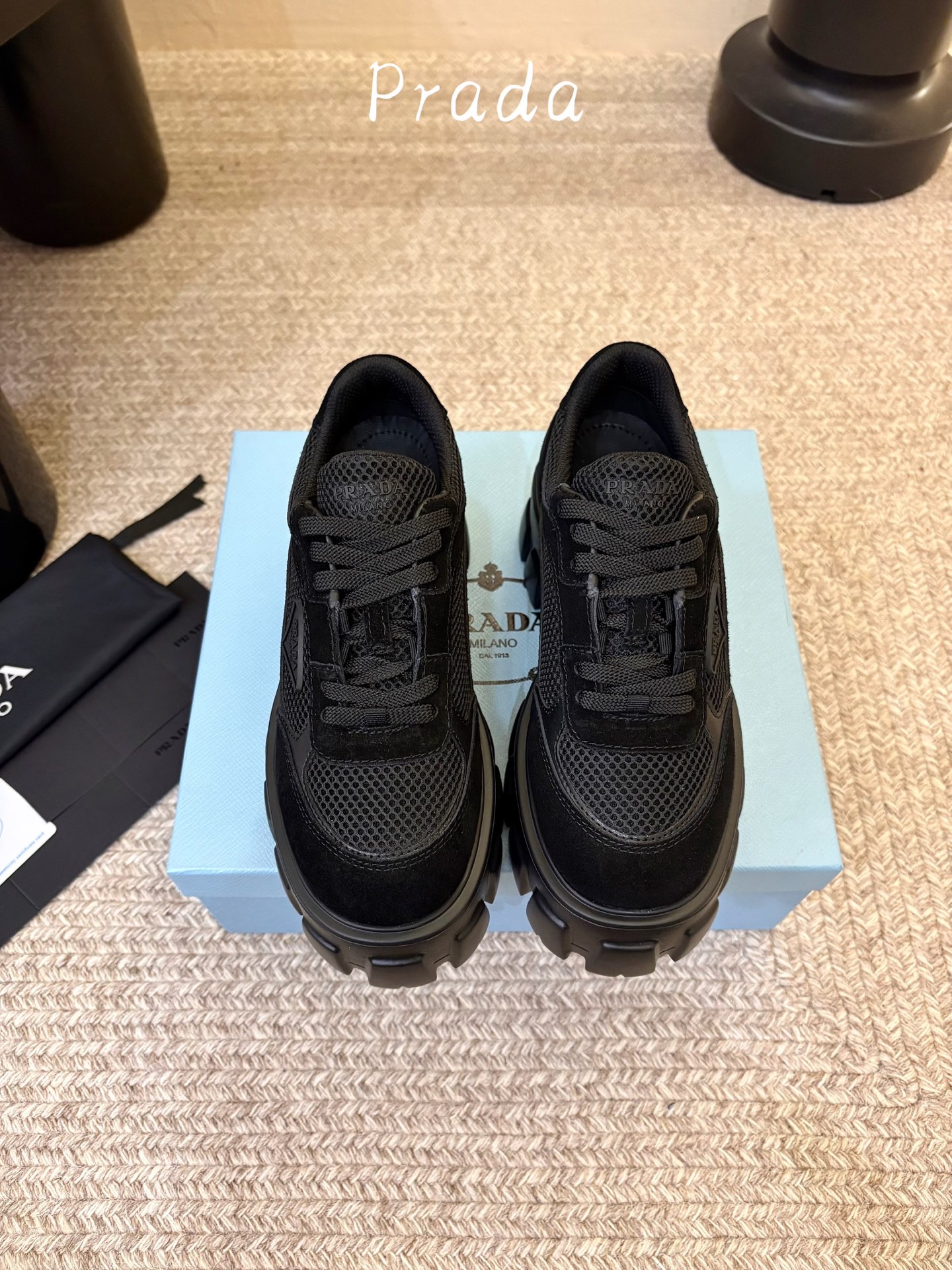 Prada 普拉达 26Fw秋季新款Monolith绒面皮革与网眼织物运动鞋超软松糕厚底系带网面休闲鞋 这款前卫新颖的运