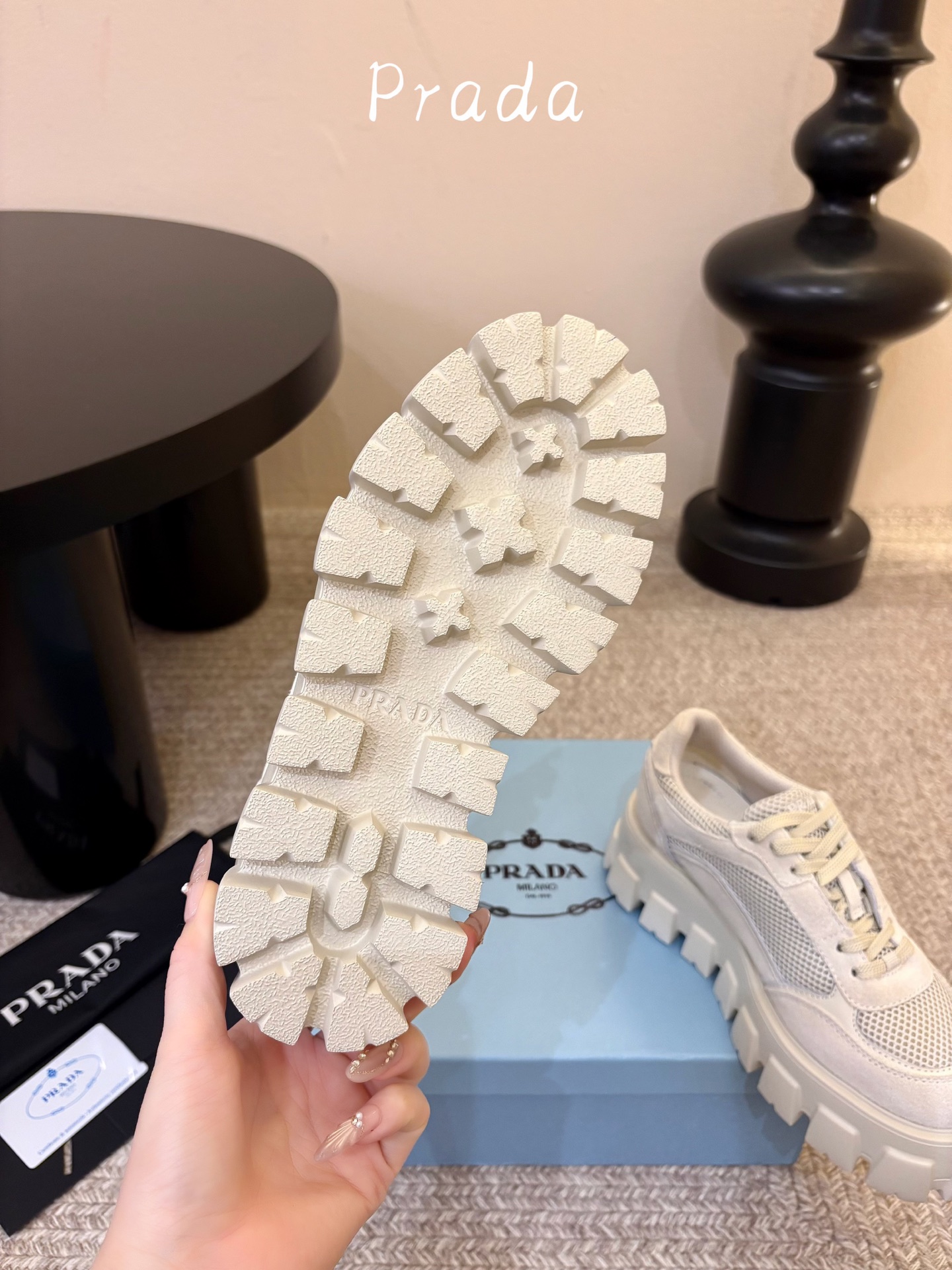 Prada 普拉达 26Fw秋季新款Monolith绒面皮革与网眼织物运动鞋超软松糕厚底系带网面休闲鞋 这款前卫新颖的运