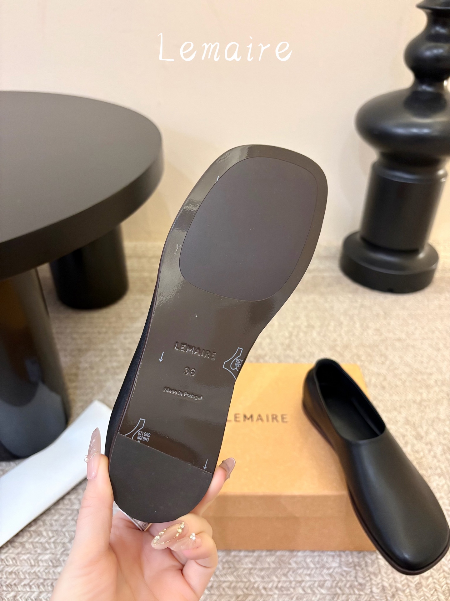 顶级 LEMAIRE新品中性复古简约乐福鞋! 方头设计确保长时间穿着的舒适性,无论是搭配休闲装还是正式场合,它都能为你的 顶级 LEMAIRE新品中性复古简约乐福鞋! 方头设计确保长时间穿着的舒适性,无论是搭配休闲装还是正式场合,它都能为你的