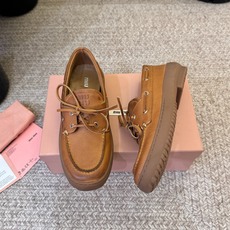 MIUMIU*缪缪厚底新款英伦风系带乐福鞋 🤩怎么穿都好看今夏时髦精最爱 看起来不怎么舒服 上脚超级舒服 超级重工 每一 MIUMIU*缪缪厚底新款英伦风系带乐福鞋 🤩怎么穿都好看今夏时髦精最爱 看起来不怎么舒服 上脚超级舒服 超级重工 每一