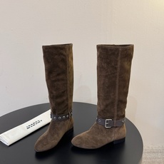 isabel marant 新款秀场长靴 “酷奢游牧风,图腾刺绣与串珠流苏等丰富了款式的呈现,或粗犷、或细腻,或坚硬或柔 isabel marant 新款秀场长靴 “酷奢游牧风,图腾刺绣与串珠流苏等丰富了款式的呈现,或粗犷、或细腻,或坚硬或柔