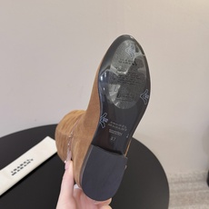 isabel marant 新款秀场长靴 “酷奢游牧风,图腾刺绣与串珠流苏等丰富了款式的呈现,或粗犷、或细腻,或坚硬或柔 isabel marant 新款秀场长靴 “酷奢游牧风,图腾刺绣与串珠流苏等丰富了款式的呈现,或粗犷、或细腻,或坚硬或柔