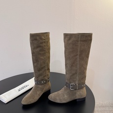 isabel marant 新款秀场长靴 “酷奢游牧风,图腾刺绣与串珠流苏等丰富了款式的呈现,或粗犷、或细腻,或坚硬或柔 isabel marant 新款秀场长靴 “酷奢游牧风,图腾刺绣与串珠流苏等丰富了款式的呈现,或粗犷、或细腻,或坚硬或柔