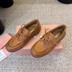 MIUMIU*缪缪厚底新款英伦风系带乐福鞋 🤩怎么穿都好看今夏时髦精最爱 看起来不怎么舒服 上脚超级舒服 超级重工 每一 MIUMIU*缪缪厚底新款英伦风系带乐福鞋 🤩怎么穿都好看今夏时髦精最爱 看起来不怎么舒服 上脚超级舒服 超级重工 每一