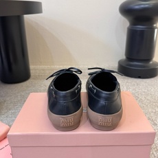 MIUMIU*缪缪厚底新款英伦风系带乐福鞋 🤩怎么穿都好看今夏时髦精最爱 看起来不怎么舒服 上脚超级舒服 超级重工 每一 MIUMIU*缪缪厚底新款英伦风系带乐福鞋 🤩怎么穿都好看今夏时髦精最爱 看起来不怎么舒服 上脚超级舒服 超级重工 每一