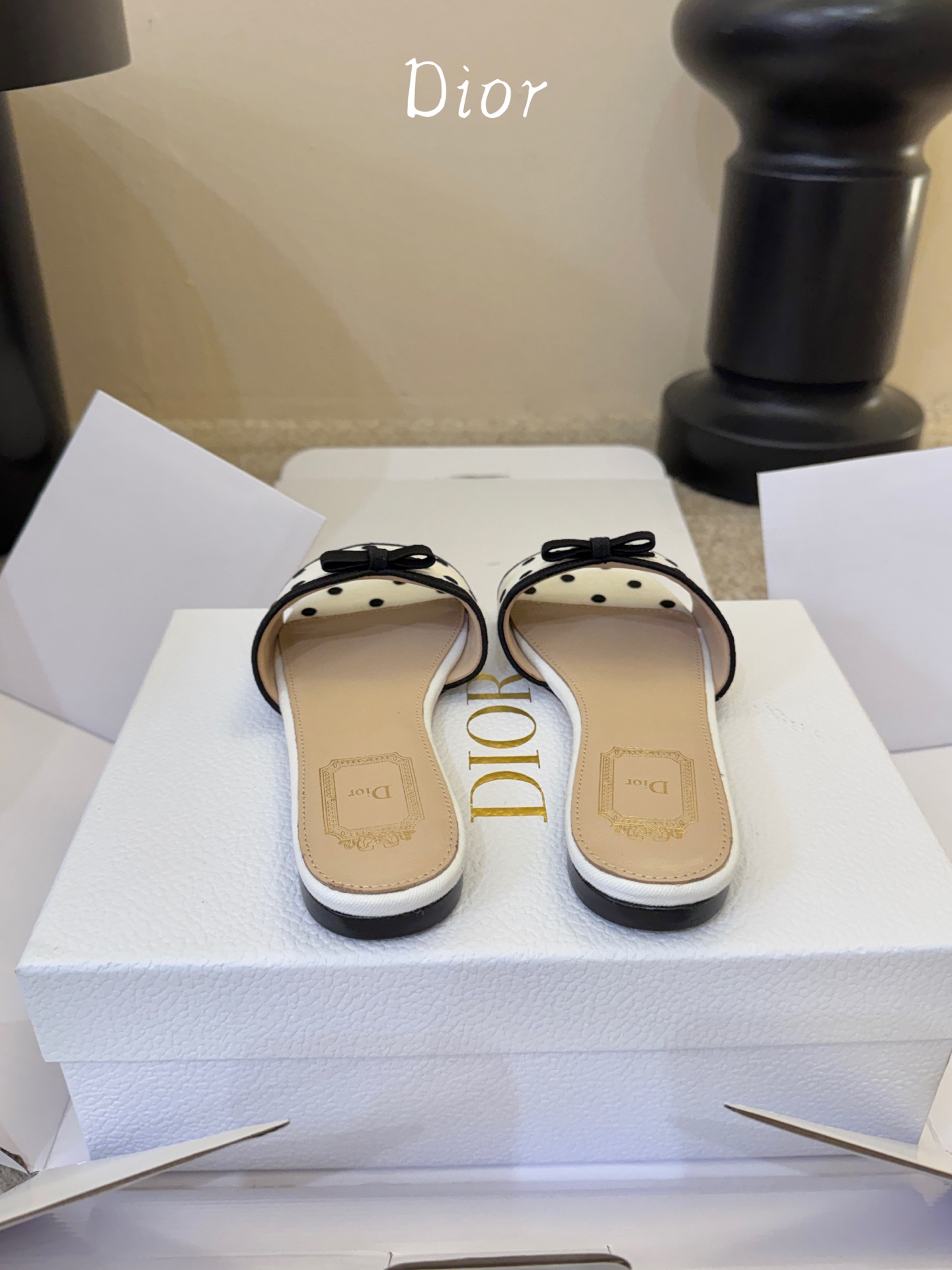 顶级 DIOR 迪奥新品编织袋电绣凉拖  休闲度假风 夏日必入搭配单品  面料：立体刺绣 飞织 内里：垫脚羊皮 跟高：平