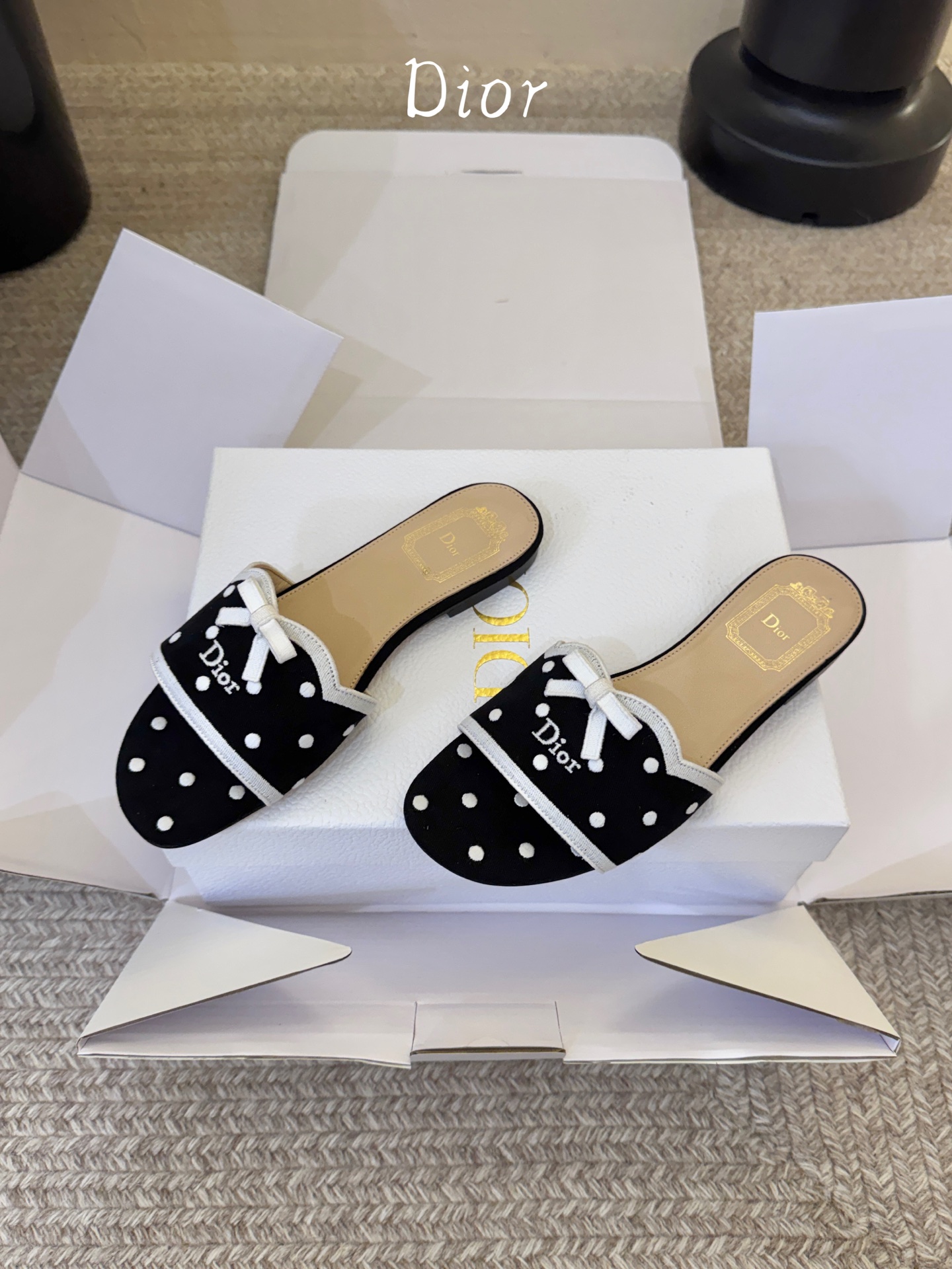 顶级 DIOR 迪奥新品编织袋电绣凉拖  休闲度假风 夏日必入搭配单品  面料：立体刺绣 飞织 内里：垫脚羊皮 跟高：平