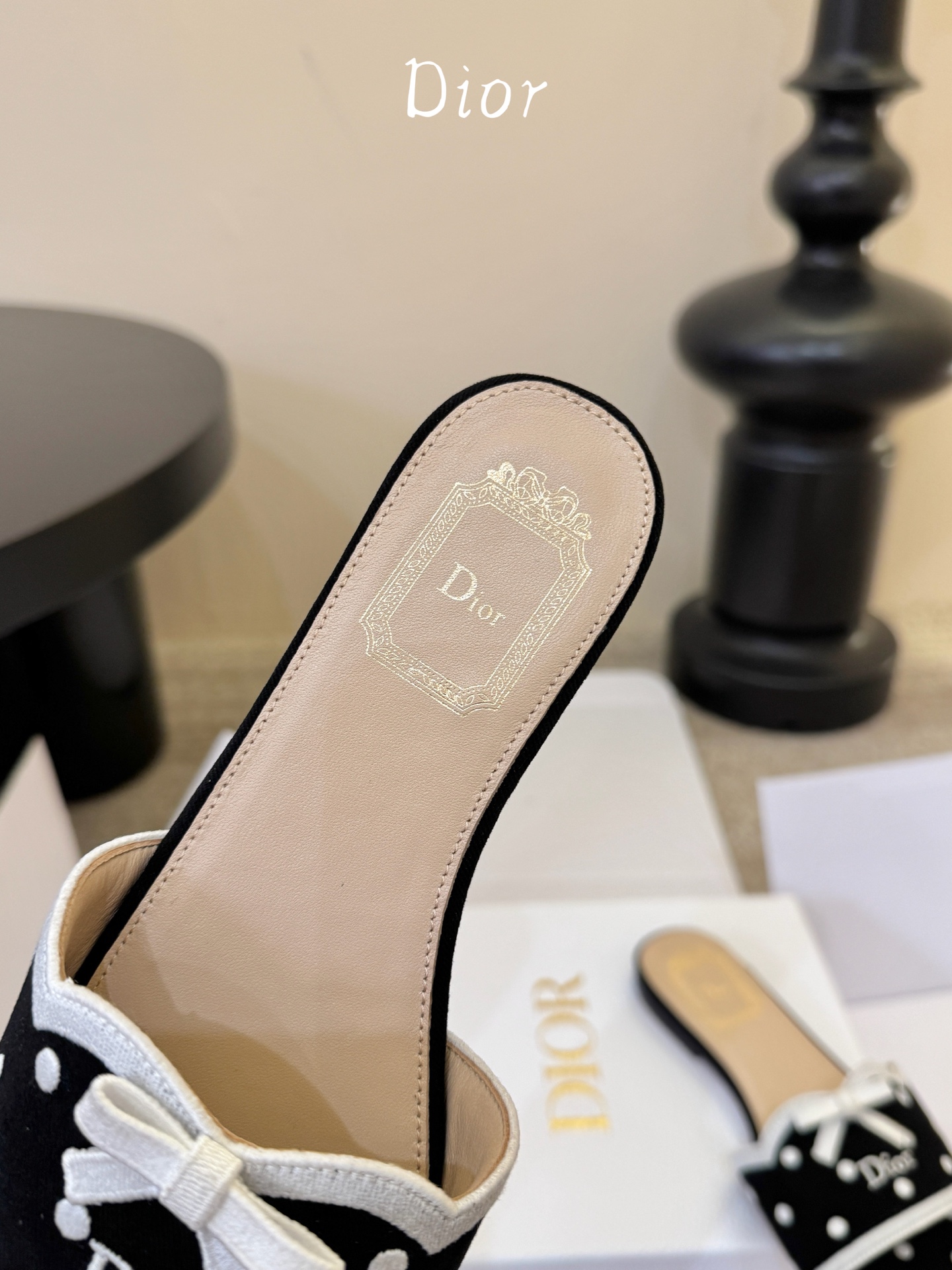 顶级 DIOR 迪奥新品编织袋电绣凉拖  休闲度假风 夏日必入搭配单品  面料：立体刺绣 飞织 内里：垫脚羊皮 跟高：平