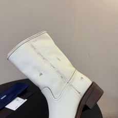 PRAD* 𝟐𝟔𝐀𝐖秋冬新品 做旧中筒靴|复古废土解锁飒爽气场 复古做旧皮质糅合直筒靴筒版型 每一步踏出随性不羁的酷飒 PRAD* 𝟐𝟔𝐀𝐖秋冬新品 做旧中筒靴|复古废土解锁飒爽气场 复古做旧皮质糅合直筒靴筒版型 每一步踏出随性不羁的酷飒