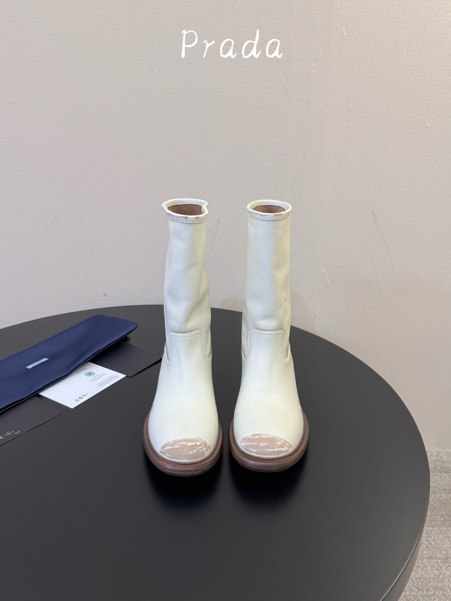 PRAD*  𝟐𝟔𝐀𝐖秋冬新品 做旧中筒靴｜复古废土解锁飒爽气场 复古做旧皮质糅合直筒靴筒版型 每一步踏出随性不羁的酷飒