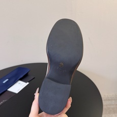 PRAD* 𝟐𝟔𝐀𝐖秋冬新品 做旧中筒靴|复古废土解锁飒爽气场 复古做旧皮质糅合直筒靴筒版型 每一步踏出随性不羁的酷飒 PRAD* 𝟐𝟔𝐀𝐖秋冬新品 做旧中筒靴|复古废土解锁飒爽气场 复古做旧皮质糅合直筒靴筒版型 每一步踏出随性不羁的酷飒