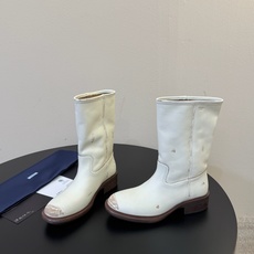 PRAD* 𝟐𝟔𝐀𝐖秋冬新品 做旧中筒靴|复古废土解锁飒爽气场 复古做旧皮质糅合直筒靴筒版型 每一步踏出随性不羁的酷飒 PRAD* 𝟐𝟔𝐀𝐖秋冬新品 做旧中筒靴|复古废土解锁飒爽气场 复古做旧皮质糅合直筒靴筒版型 每一步踏出随性不羁的酷飒