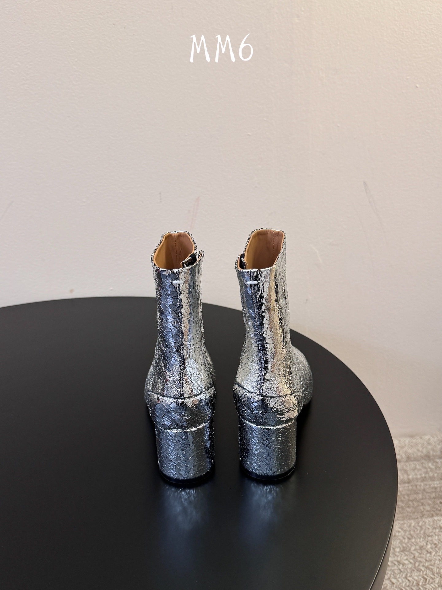 Maison Margiel秋冬新款tabi分趾靴切尔西短靴 tabi分趾靴mm6夹趾鞋马吉拉分趾靴,牛皮鞋底里 🔥太好 Maison Margiel秋冬新款tabi分趾靴切尔西短靴 tabi分趾靴mm6夹趾鞋马吉拉分趾靴,牛皮鞋底里 🔥太好