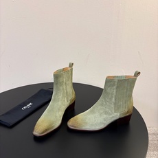 CELINE 秋冬专柜最新时装靴、走秀款时尚博主同款 早秋力推单品!复古欧美风格 炸街必备单品 ✔️松紧一脚蹬靴筒设计 CELINE 秋冬专柜最新时装靴、走秀款时尚博主同款 早秋力推单品!复古欧美风格 炸街必备单品 ✔️松紧一脚蹬靴筒设计