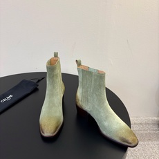 CELINE 秋冬专柜最新时装靴、走秀款时尚博主同款 早秋力推单品!复古欧美风格 炸街必备单品 ✔️松紧一脚蹬靴筒设计 CELINE 秋冬专柜最新时装靴、走秀款时尚博主同款 早秋力推单品!复古欧美风格 炸街必备单品 ✔️松紧一脚蹬靴筒设计