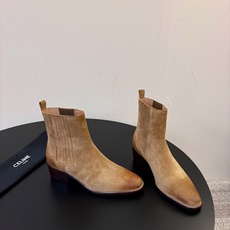 CELINE 秋冬专柜最新时装靴、走秀款时尚博主同款 早秋力推单品!复古欧美风格 炸街必备单品 ✔️松紧一脚蹬靴筒设计 CELINE 秋冬专柜最新时装靴、走秀款时尚博主同款 早秋力推单品!复古欧美风格 炸街必备单品 ✔️松紧一脚蹬靴筒设计