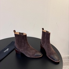 CELINE 秋冬专柜最新时装靴、走秀款时尚博主同款 早秋力推单品!复古欧美风格 炸街必备单品 ✔️松紧一脚蹬靴筒设计 CELINE 秋冬专柜最新时装靴、走秀款时尚博主同款 早秋力推单品!复古欧美风格 炸街必备单品 ✔️松紧一脚蹬靴筒设计