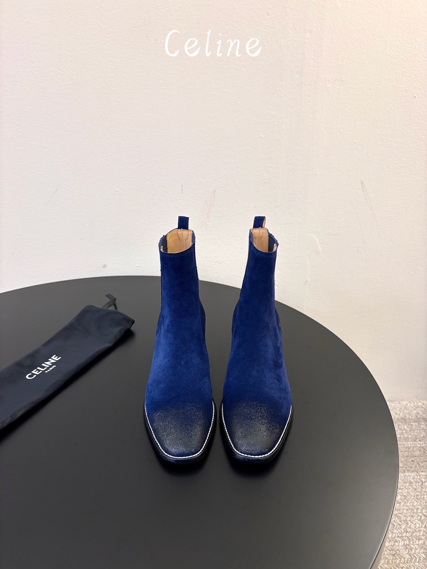 CELINE 秋冬专柜最新时装靴、走秀款时尚博主同款 早秋力推单品！复古欧美风格 炸街必备单品 ✔️松紧一脚蹬靴筒设计 