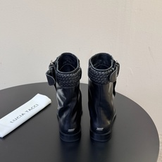 LUCIA TACC*26ss早秋新款复古休闲西部短靴编织宽筒靴 自带复古松弛文艺氛围感,修饰脚型,靴口编织肌理搭配金属 LUCIA TACC*26ss早秋新款复古休闲西部短靴编织宽筒靴 自带复古松弛文艺氛围感,修饰脚型,靴口编织肌理搭配金属