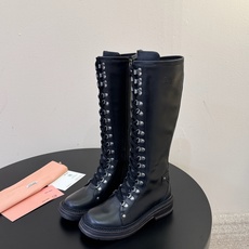 Miumiu谬谬朋克风秋冬机车造型长靴松弛感限量走秀款一双封神复古骑士靴 怎么穿都好看今夏时髦精最爱 看起来不怎么舒服 Miumiu谬谬朋克风秋冬机车造型长靴松弛感限量走秀款一双封神复古骑士靴 怎么穿都好看今夏时髦精最爱 看起来不怎么舒服