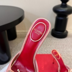 拖鞋 VALENTINO华伦天奴凉鞋春夏VLOGO SIGNATURE鞋型线条流畅.版型超赞上脚舒适.增高.显瘦.拉长腿 拖鞋 VALENTINO华伦天奴凉鞋春夏VLOGO SIGNATURE鞋型线条流畅.版型超赞上脚舒适.增高.显瘦.拉长腿