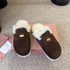 MiuMiu/缪缪秋冬最新火爆款勃肯穆勒毛毛拖鞋 半包拖 原版倒模楦型,极致1:1形体 ✔面料:进口牛反绒 ✔里料:进口 MiuMiu/缪缪秋冬最新火爆款勃肯穆勒毛毛拖鞋 半包拖 原版倒模楦型,极致1:1形体 ✔面料:进口牛反绒 ✔里料:进口