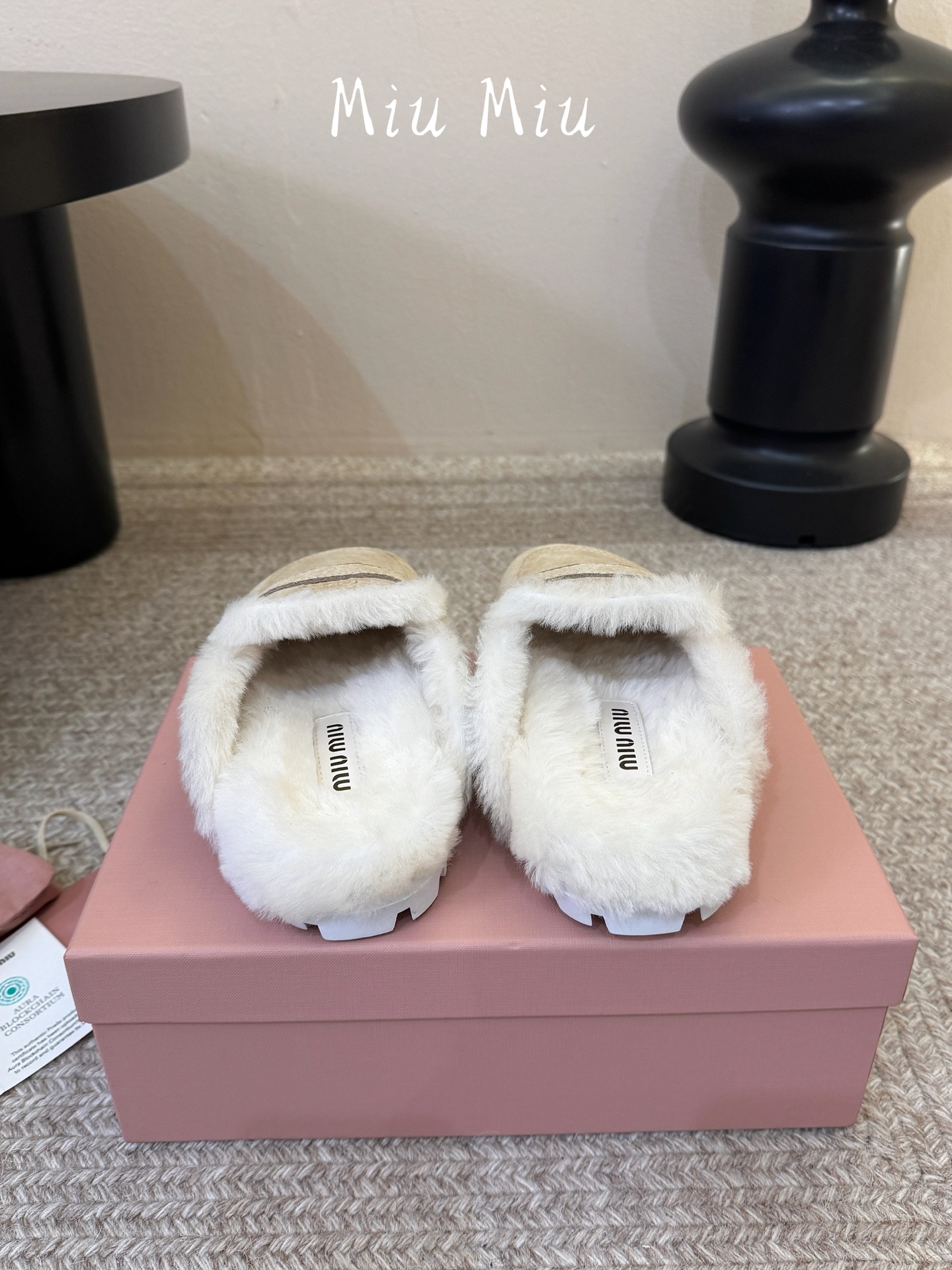 MiuMiu/缪缪秋冬最新火爆款勃肯穆勒毛毛拖鞋 半包拖 原版倒模楦型，极致1:1形体 ✔面料：进口牛反绒 ✔里料：进口