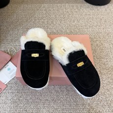 MiuMiu/缪缪秋冬最新火爆款勃肯穆勒毛毛拖鞋 半包拖 原版倒模楦型,极致1:1形体 ✔面料:进口牛反绒 ✔里料:进口 MiuMiu/缪缪秋冬最新火爆款勃肯穆勒毛毛拖鞋 半包拖 原版倒模楦型,极致1:1形体 ✔面料:进口牛反绒 ✔里料:进口