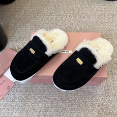 MiuMiu/缪缪秋冬最新火爆款勃肯穆勒毛毛拖鞋 半包拖 原版倒模楦型,极致1:1形体 ✔面料:进口牛反绒 ✔里料:进口 MiuMiu/缪缪秋冬最新火爆款勃肯穆勒毛毛拖鞋 半包拖 原版倒模楦型,极致1:1形体 ✔面料:进口牛反绒 ✔里料:进口