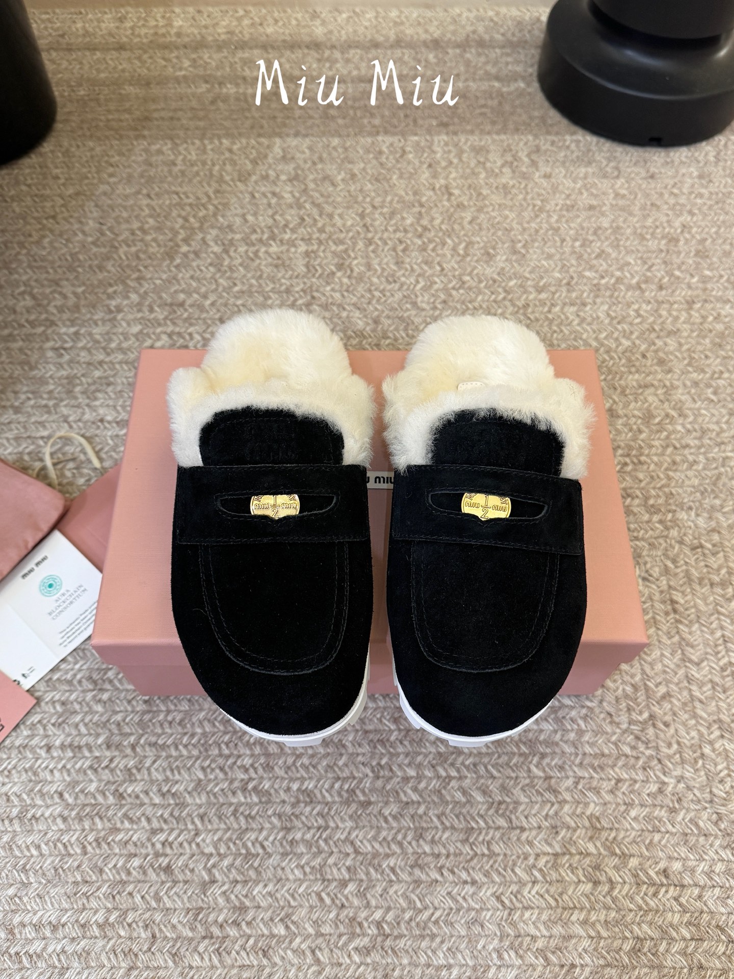 MiuMiu/缪缪秋冬最新火爆款勃肯穆勒毛毛拖鞋 半包拖 原版倒模楦型，极致1:1形体 ✔面料：进口牛反绒 ✔里料：进口