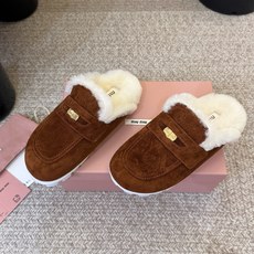 MiuMiu/缪缪秋冬最新火爆款勃肯穆勒毛毛拖鞋 半包拖 原版倒模楦型,极致1:1形体 ✔面料:进口牛反绒 ✔里料:进口 MiuMiu/缪缪秋冬最新火爆款勃肯穆勒毛毛拖鞋 半包拖 原版倒模楦型,极致1:1形体 ✔面料:进口牛反绒 ✔里料:进口