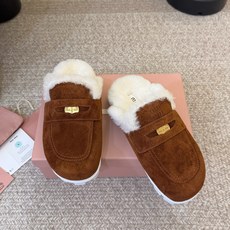 MiuMiu/缪缪秋冬最新火爆款勃肯穆勒毛毛拖鞋 半包拖 原版倒模楦型,极致1:1形体 ✔面料:进口牛反绒 ✔里料:进口 MiuMiu/缪缪秋冬最新火爆款勃肯穆勒毛毛拖鞋 半包拖 原版倒模楦型,极致1:1形体 ✔面料:进口牛反绒 ✔里料:进口