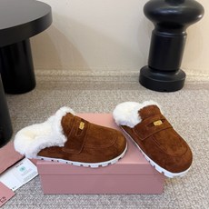 MiuMiu/缪缪秋冬最新火爆款勃肯穆勒毛毛拖鞋 半包拖 原版倒模楦型,极致1:1形体 ✔面料:进口牛反绒 ✔里料:进口 MiuMiu/缪缪秋冬最新火爆款勃肯穆勒毛毛拖鞋 半包拖 原版倒模楦型,极致1:1形体 ✔面料:进口牛反绒 ✔里料:进口