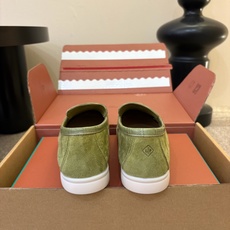 Loro Piana(诺悠翩雅)官网同款一脚蹬乐福鞋 原版大底宽底 采用进口高丝光羊反绒 羊皮内里 全方位一 Loro Piana(诺悠翩雅)官网同款一脚蹬乐福鞋 原版大底宽底 采用进口高丝光羊反绒 羊皮内里 全方位一