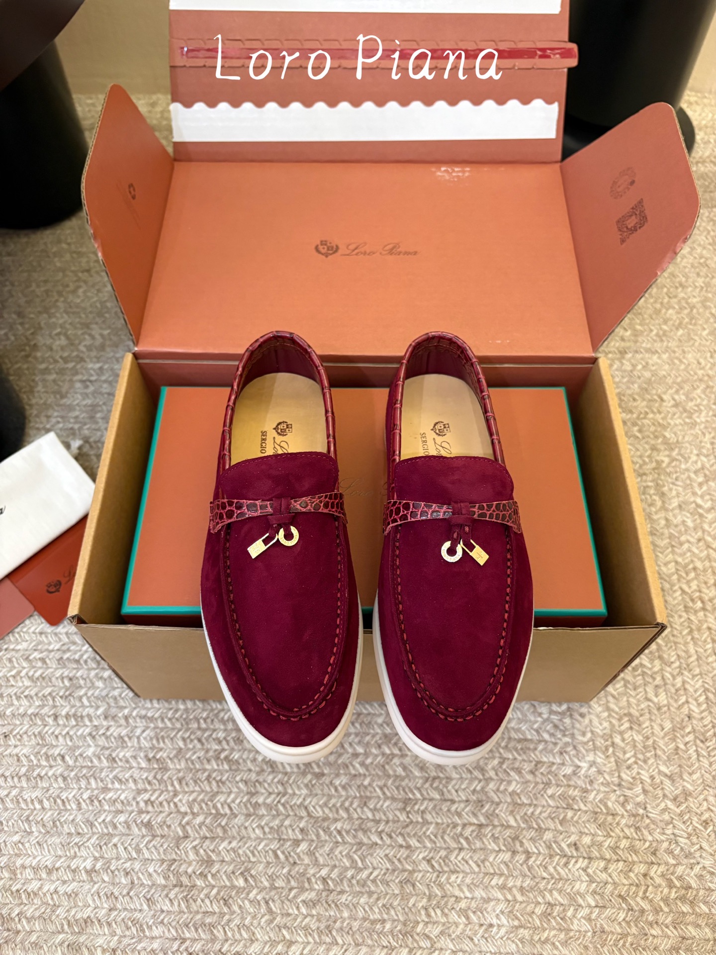 Loro Piana(诺悠翩雅)官网同款一脚蹬乐福鞋   原版大底宽底  采用进口高丝光羊反绒  羊皮内里   全方位一