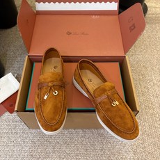 Loro Piana(诺悠翩雅)官网同款一脚蹬乐福鞋 原版大底宽底 采用进口高丝光羊反绒 羊皮内里 全方位一 Loro Piana(诺悠翩雅)官网同款一脚蹬乐福鞋 原版大底宽底 采用进口高丝光羊反绒 羊皮内里 全方位一