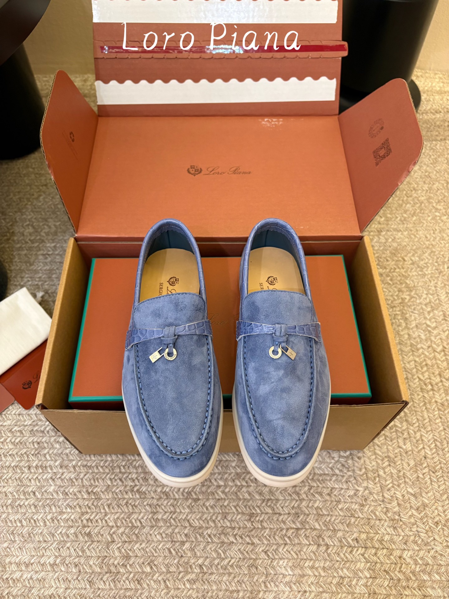 Loro Piana(诺悠翩雅)官网同款一脚蹬乐福鞋   原版大底宽底  采用进口高丝光羊反绒  羊皮内里   全方位一